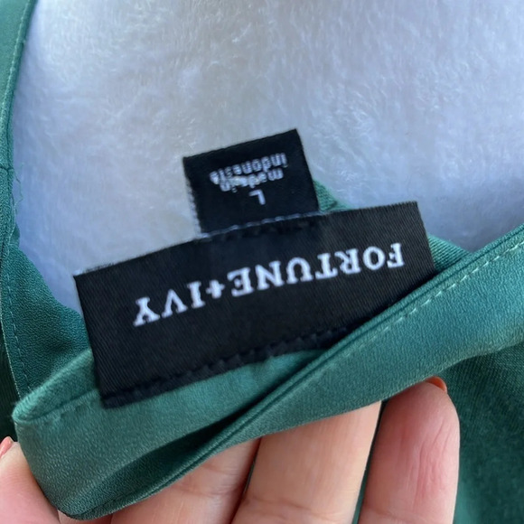 ⭐️Fortune + Ivy Hunter Green V Neck blouse NWT size large - Picture 7 of 9